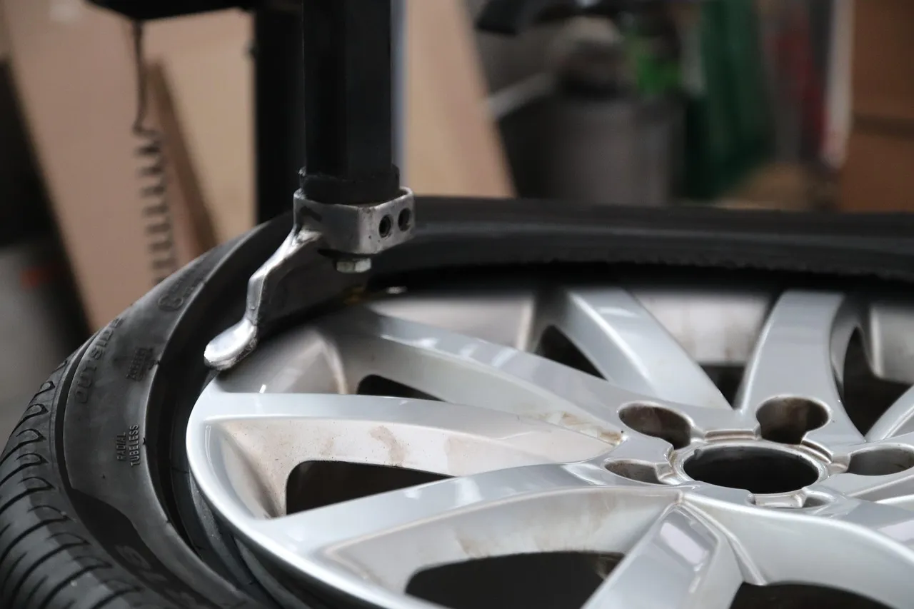 Wheel mounted on a tire changing machine